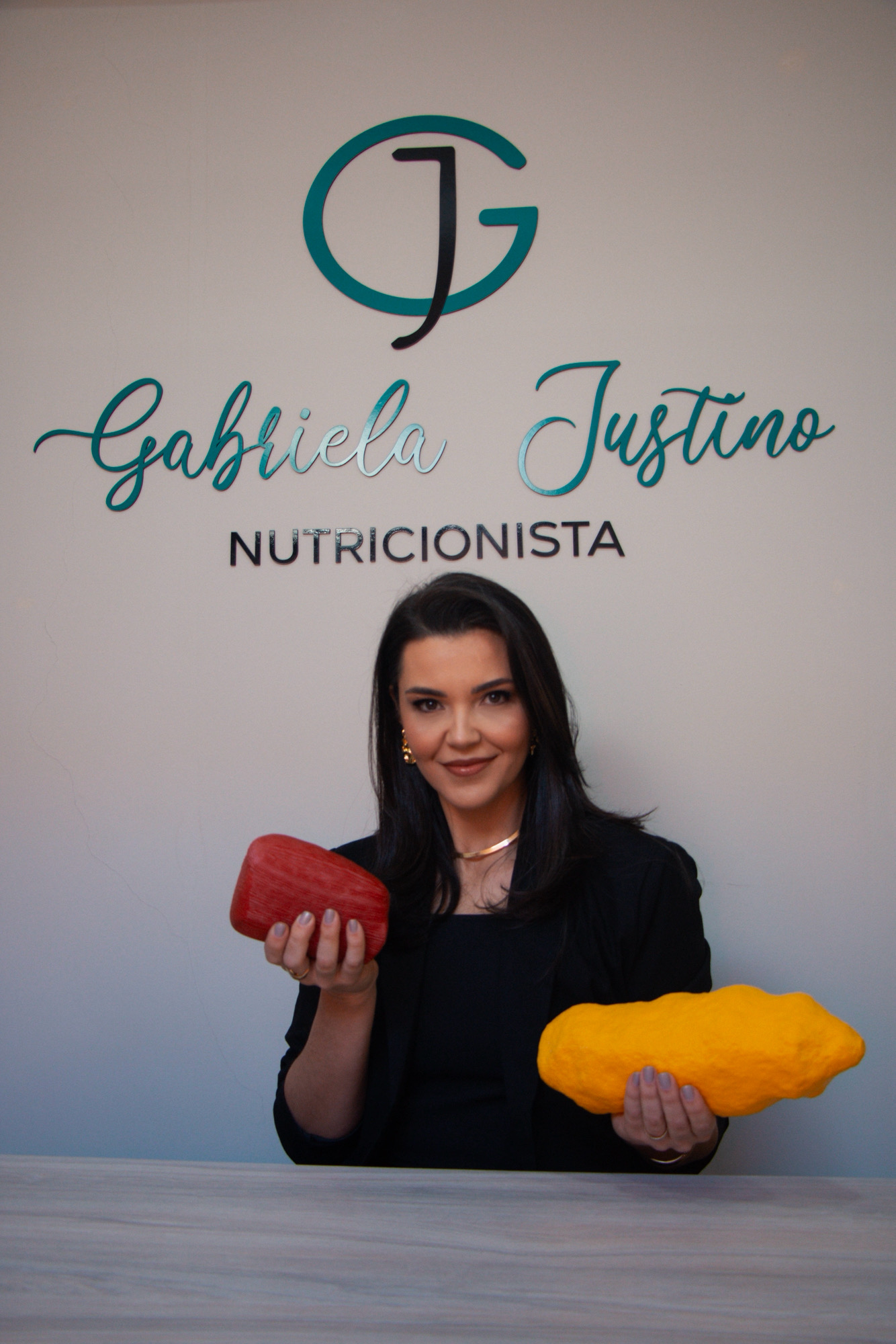 Gabriela Justino em seu espaço profissional