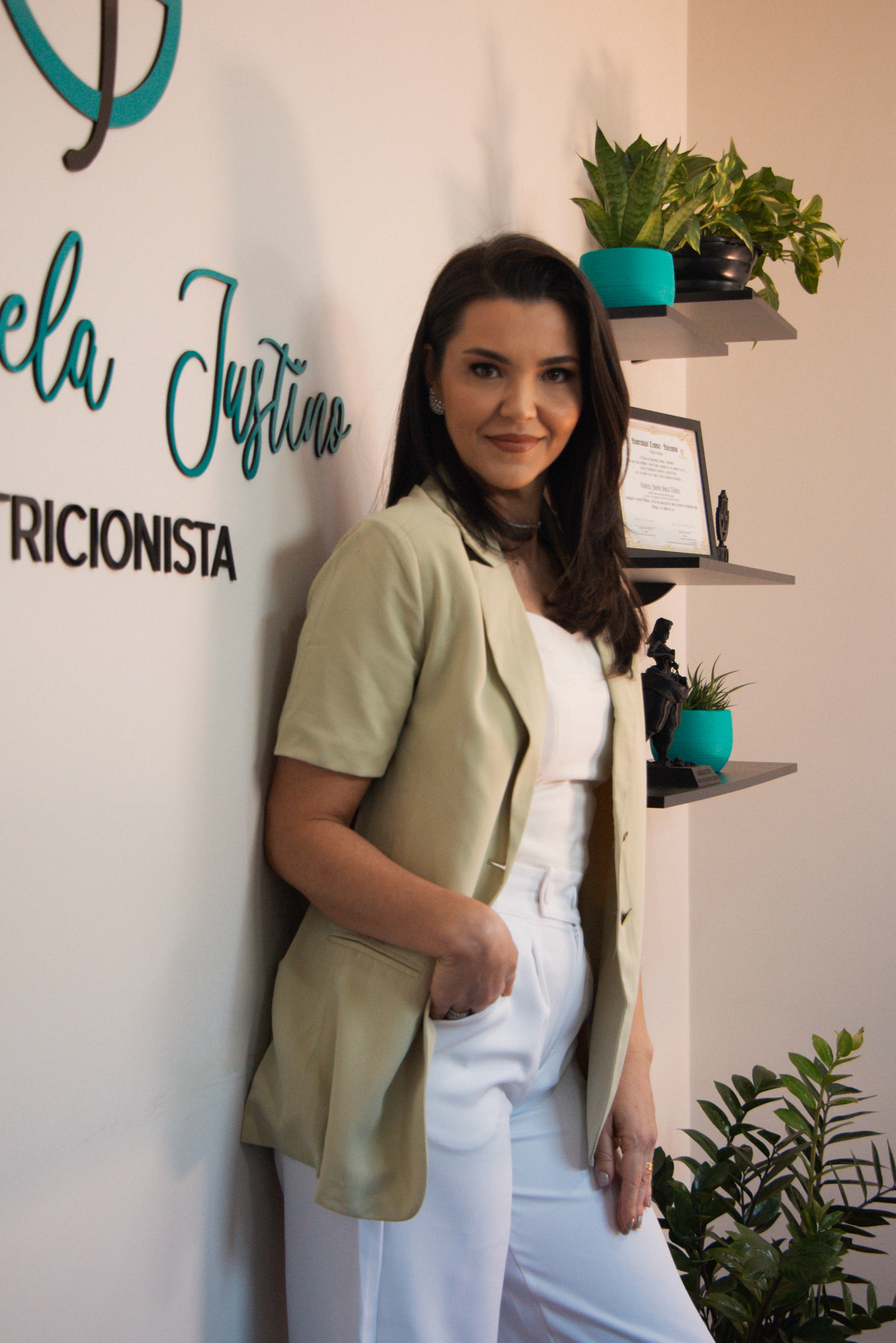 Gabriela Justino em seu consultório